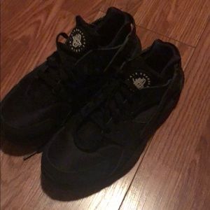 Women’s air black on black huarache